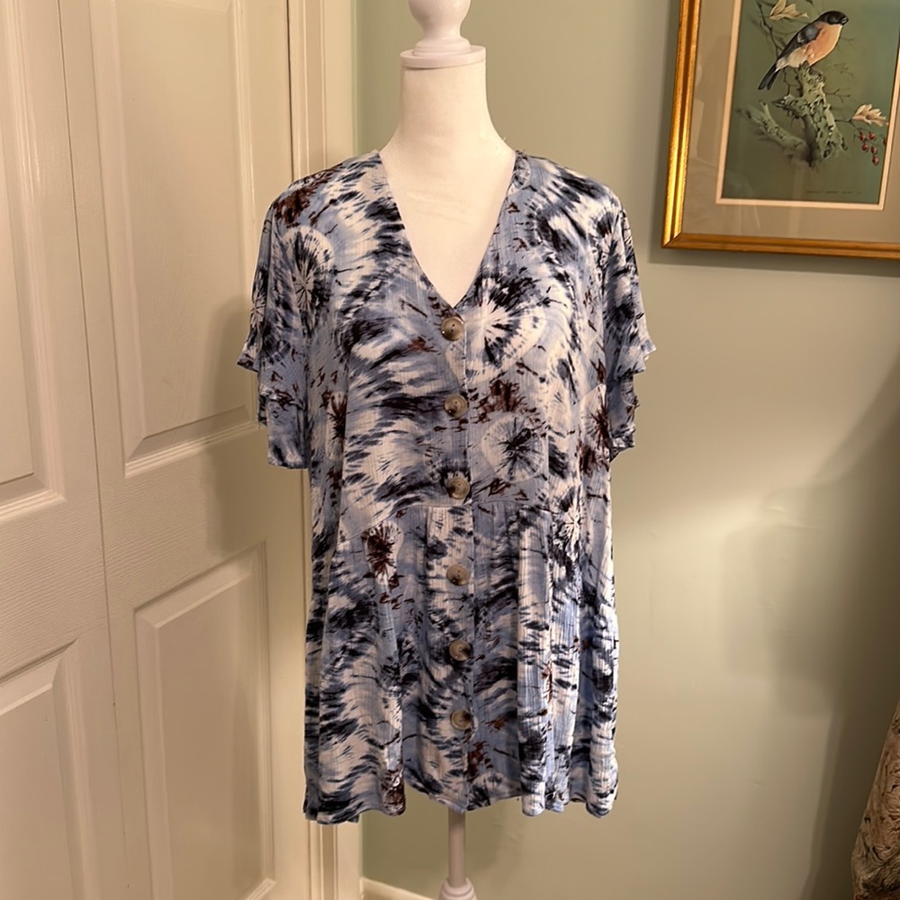 Size 1X Misia brand blue tie dye print button front top